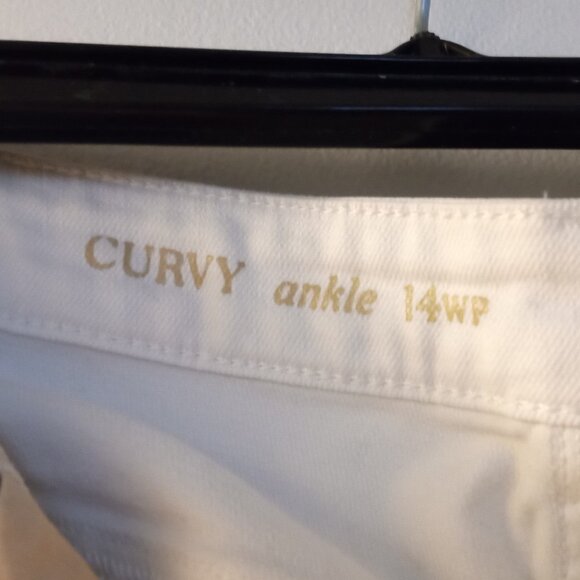 NWOT Talbots Women's White Curvy Capri Jeans Size 14WP - Picture 2 of 3
